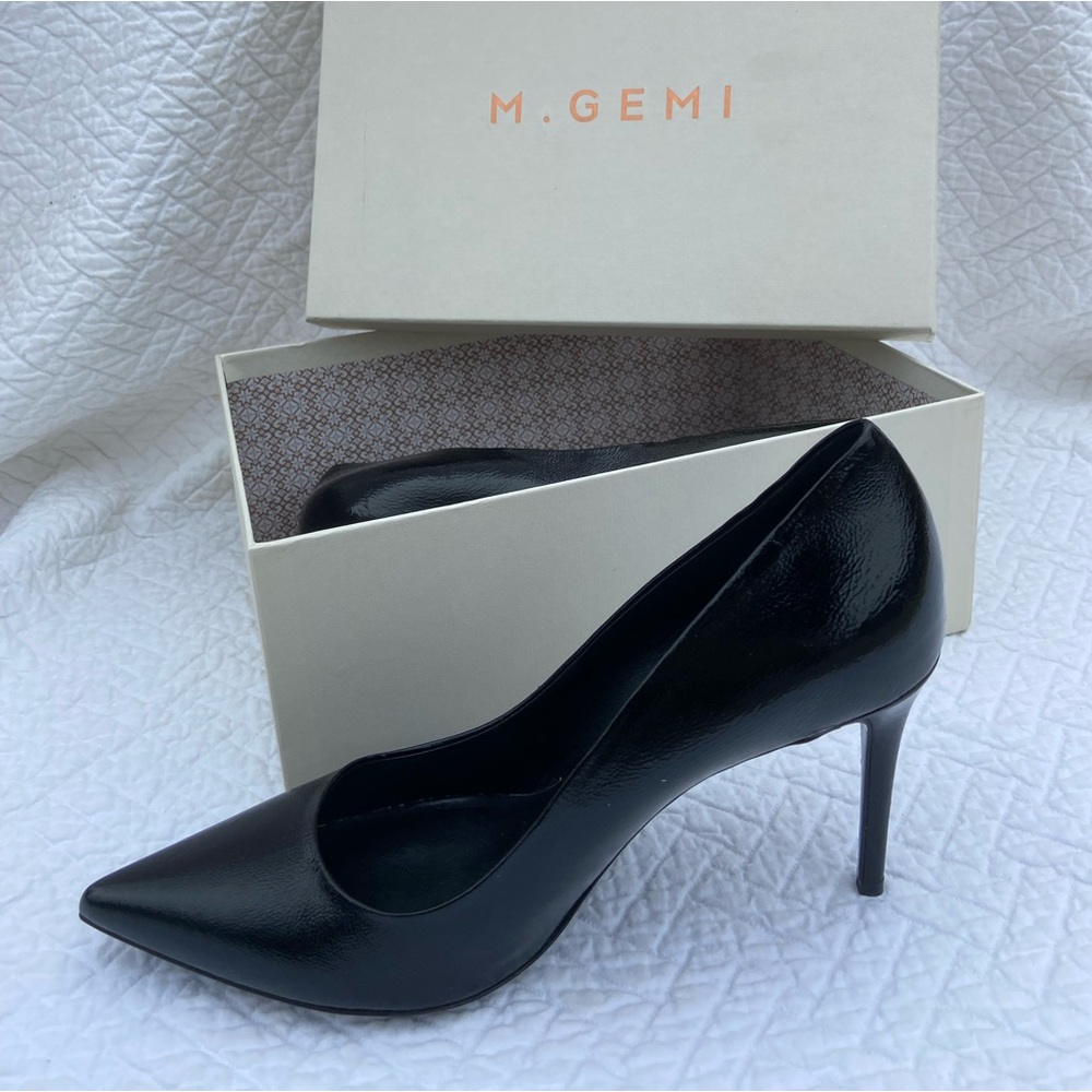 Never worn! Gorgeous M. Gemi heels!!!
